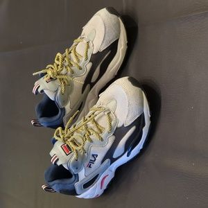 Men's Used Fila Ray Tracer Sneakers - US Size 9